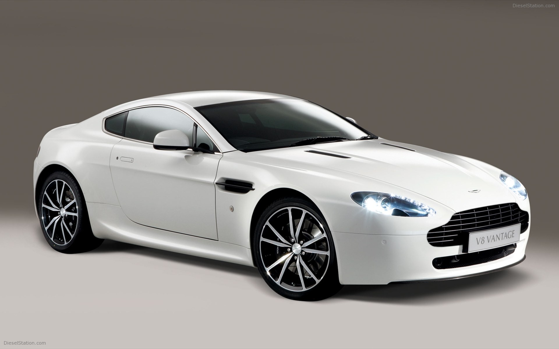 Aston Martin V8 Vantage N420 2011